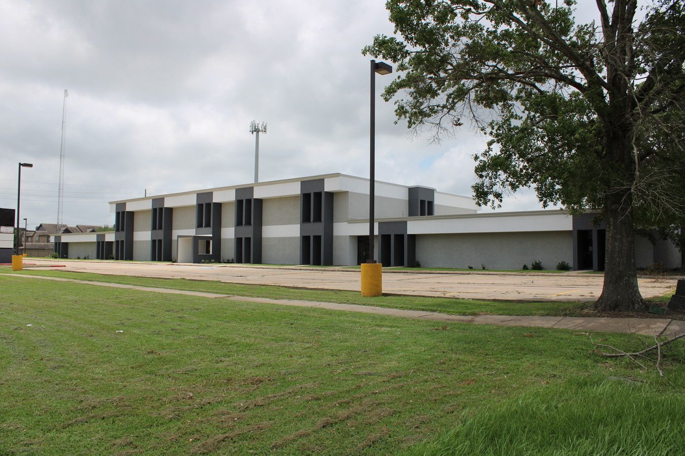 3501 Turtle Creek Dr, Port Arthur, TX 77642
